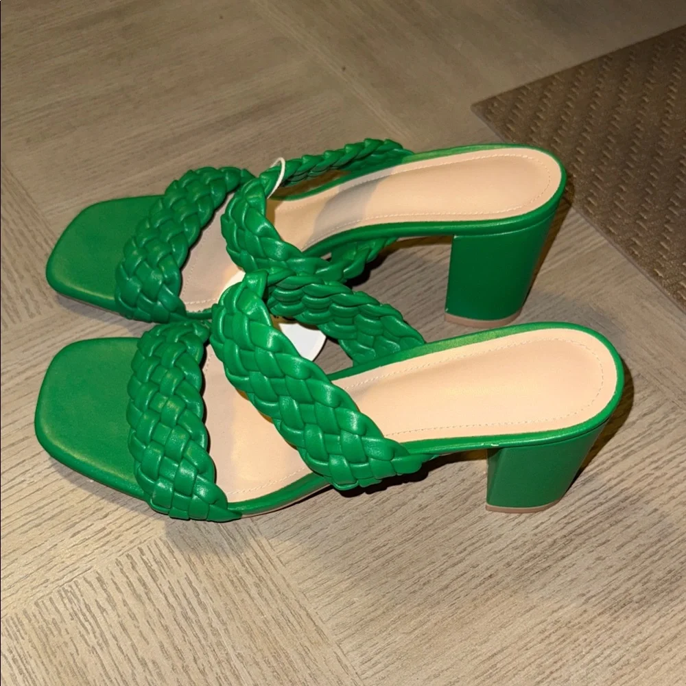 Elegant Green Braided Women's Sandals - Picture 5 of 6